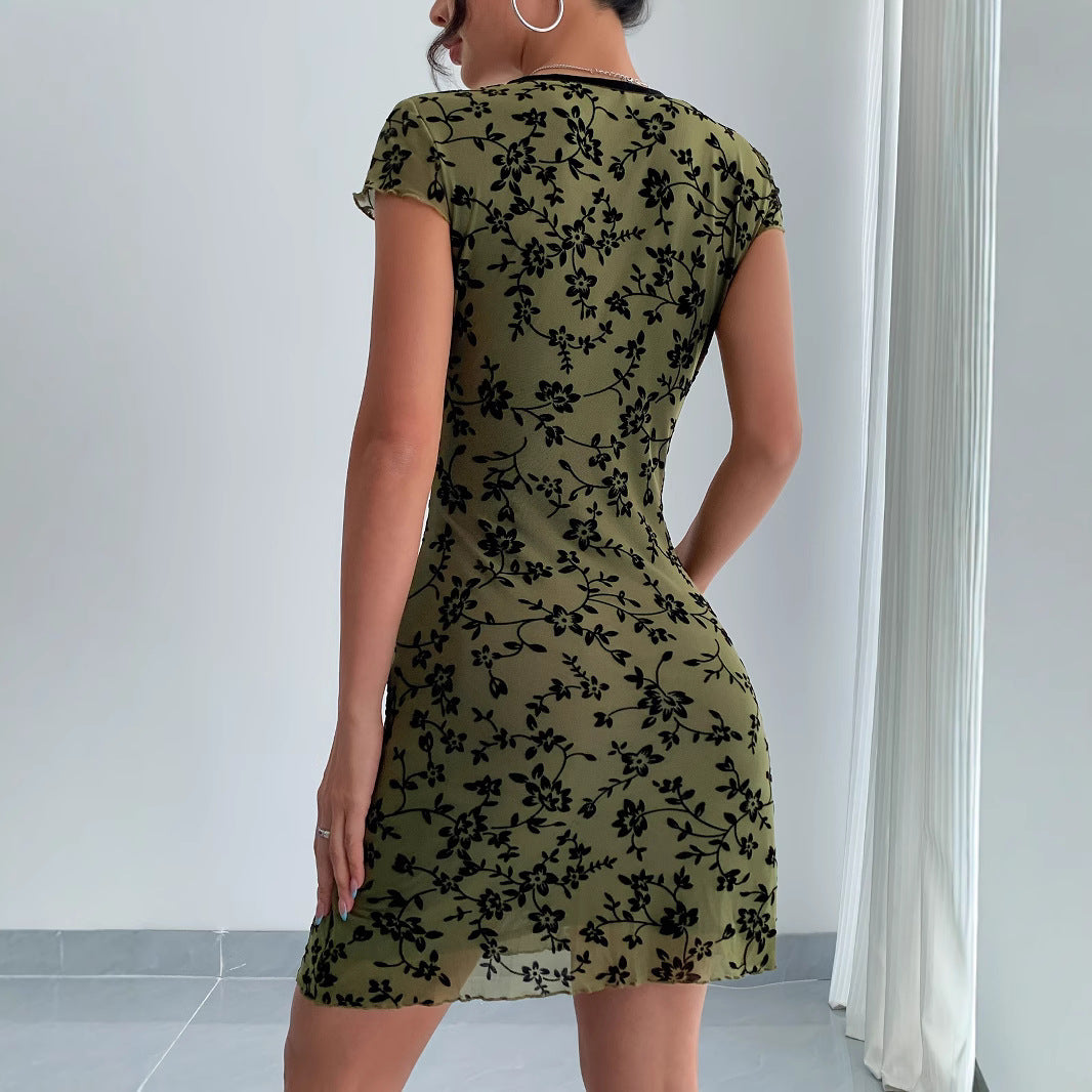 European And American Ladies Sexy Floral Embroidered V-neck Color Contrast Edge A- Line Skirt